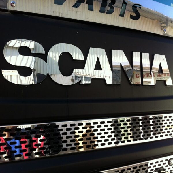 Scania 2004-2009 Ön Panjur Scania Yazısı M2